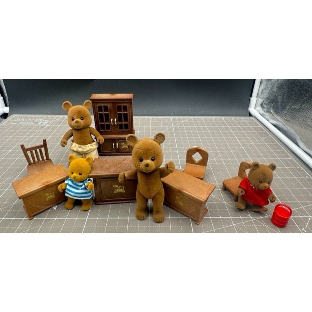 Mapletown Story Bear Family and Furniture Lot Great Condition